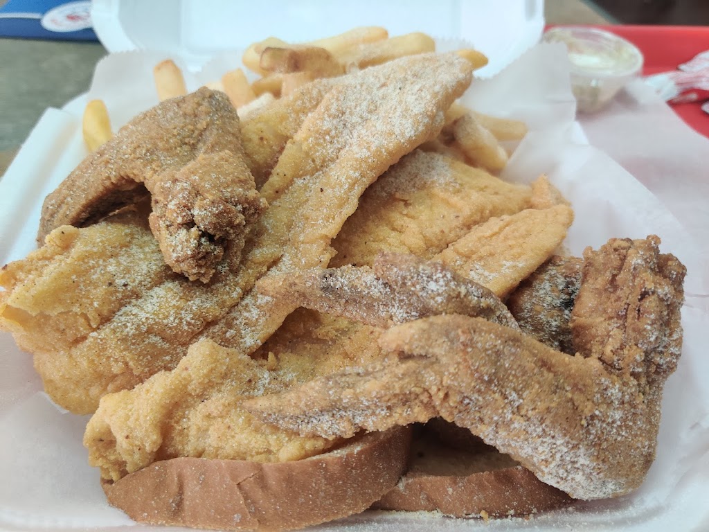 The Pirate Seafood & Chicken | restaurant | 4065 Fowler St, Fort Myers, FL 33901, USA | 2392049282 OR +1 239-204-9282