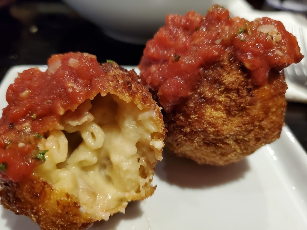 Lake Bottom Brewery & Distillery | restaurant | 105 E Main St, Visalia, CA 93291, USA | 5597542757 OR +1 559-754-2757