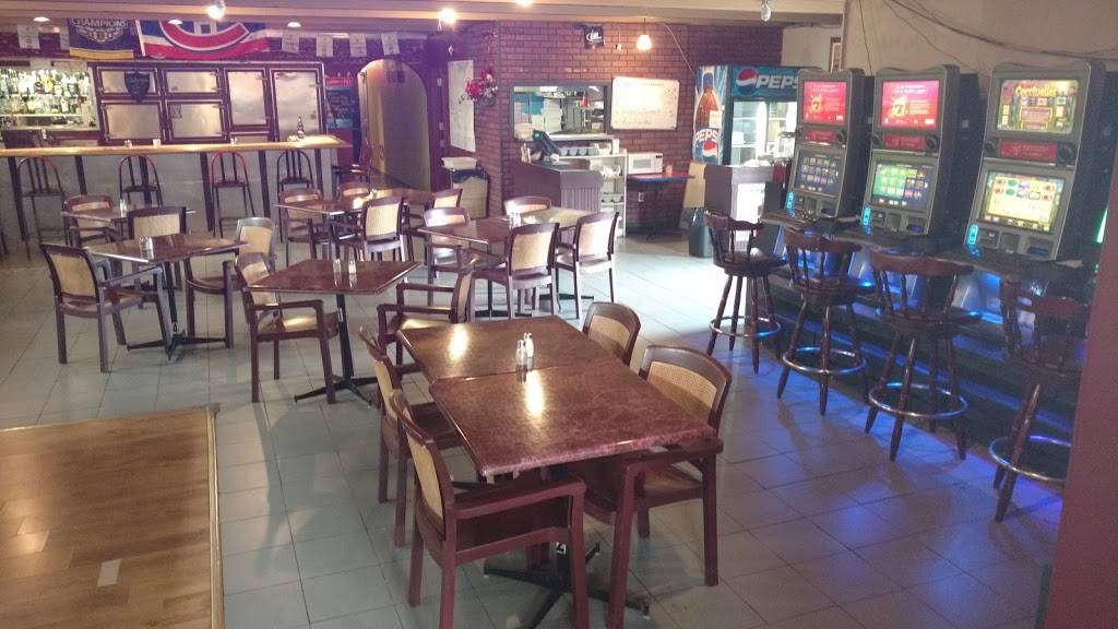 Resto-Bar Le Petit Forum | restaurant | 1220 Rue de lUnion, Sainte-Catherine, QC J5C 1B3, Canada | 4506320097 OR +1 450-632-0097