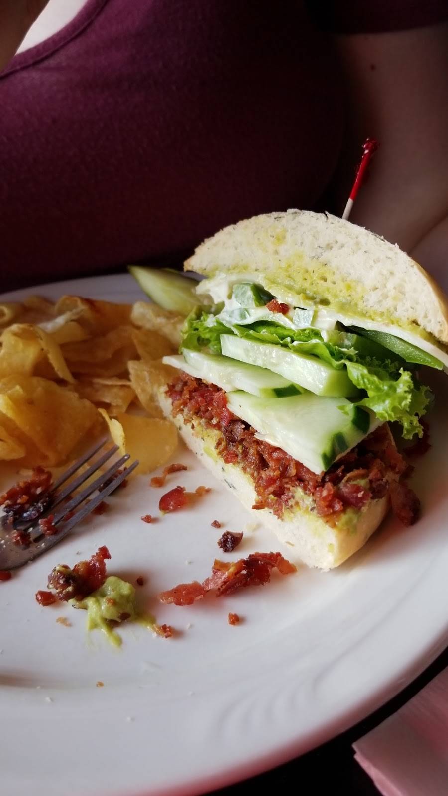 Sir Benedicts Tavern on the Lake | restaurant | 805 E Superior St, Duluth, MN 55802, USA | 2187281192 OR +1 218-728-1192