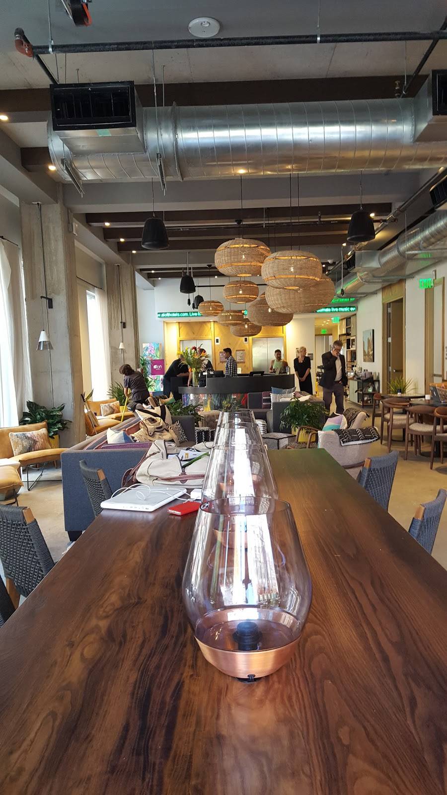 Upstairs at Caroline | restaurant | 621 Congress Ave Suite 201, Austin, TX 78701, USA | 5129826766 OR +1 512-982-6766