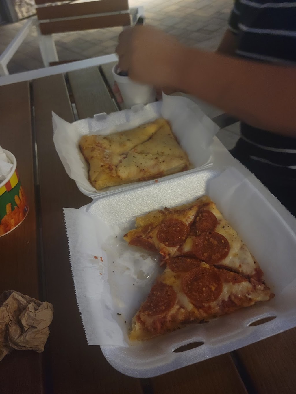 Nonas NY Pizza | meal takeaway | 6601 Las Vegas Blvd S Courtyard, Building J103, Las Vegas, NV 89119, USA | 7023331362 OR +1 702-333-1362