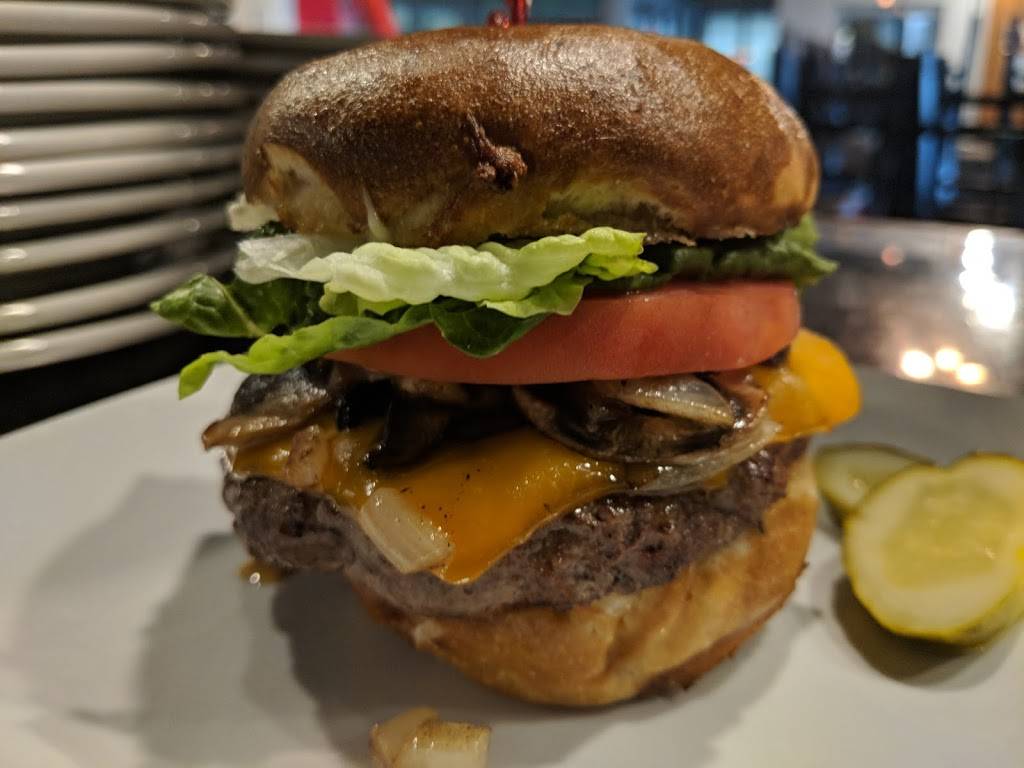 The Harvest Table at Market Square | restaurant | Market Square, 2109 Ottawa St, Windsor, ON N8Y 1R8, Canada | 2267834170 OR +1 226-783-4170