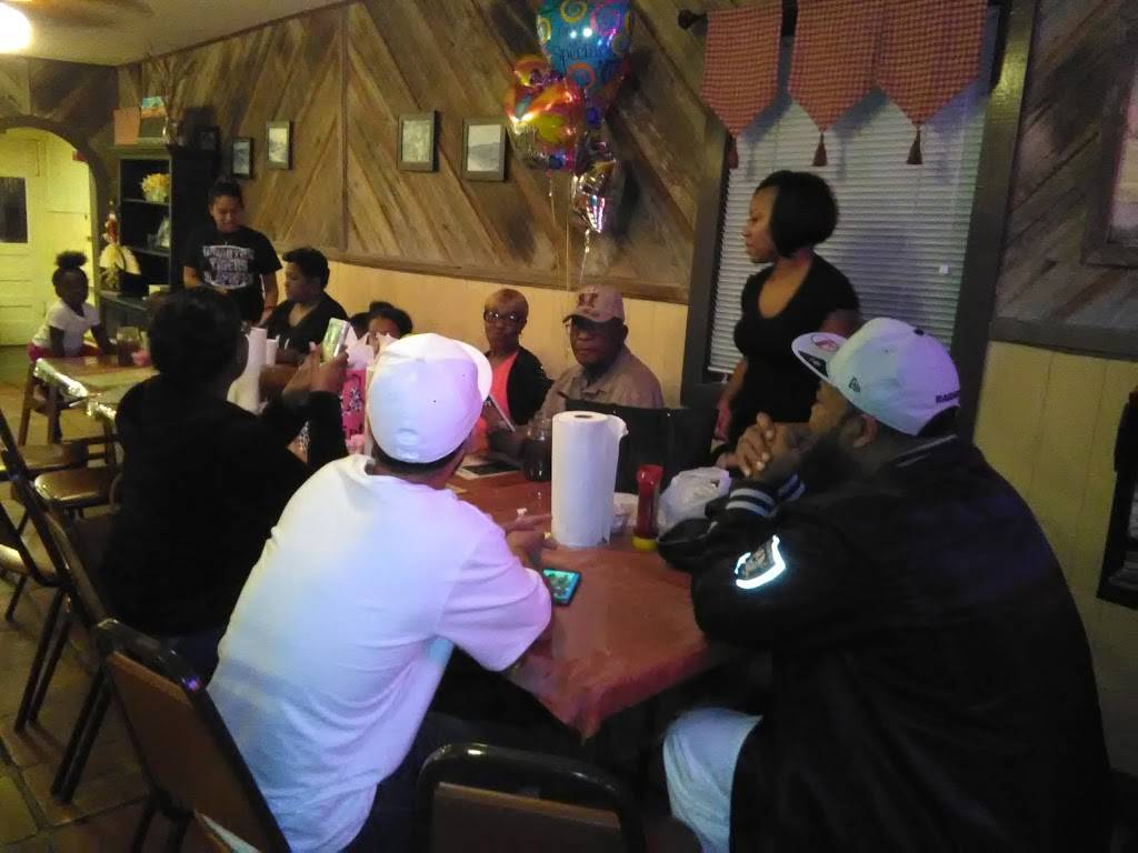 Reynas Cafe | restaurant | 7902 US-59 BUS, Hungerford, TX 77448, USA | 9795310880 OR +1 979-531-0880