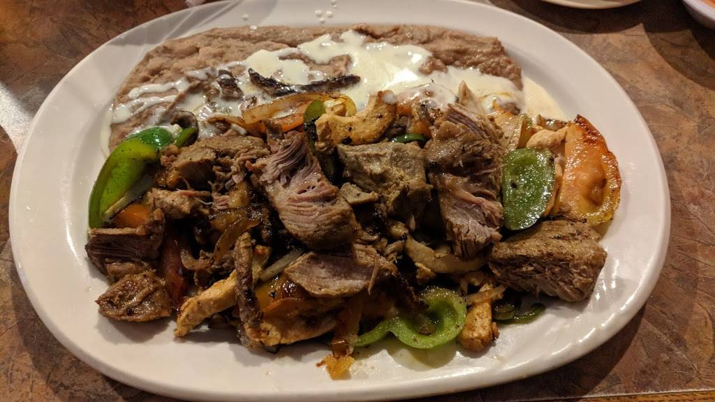 El Mazatlan | restaurant | 302 NC-55 #700, Mt Olive, NC 28365, USA | 9196583555 OR +1 919-658-3555