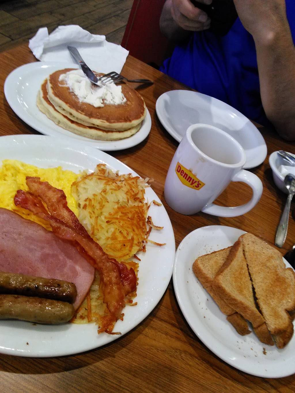 Dennys | restaurant | 1833 W 6th St, Corona, CA 92882, USA | 9517370890 OR +1 951-737-0890