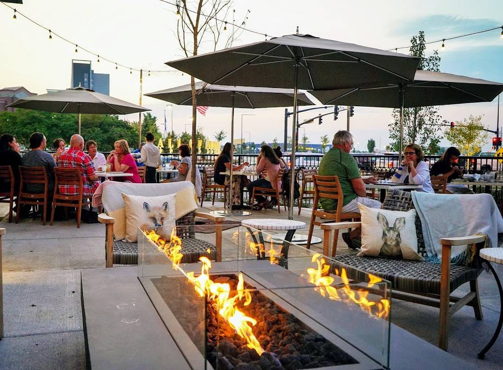 Hazelwood Food and Drink | restaurant | 8150 26th Ave S, Bloomington, MN 55425, USA | 9522224000 OR +1 952-222-4000