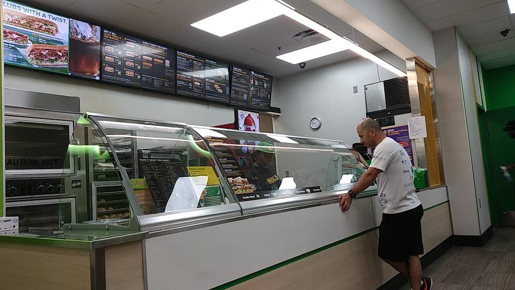 Subway Restaurants | restaurant | 2551 E Hallandale Beach Blvd, Hallandale Beach, FL 33009, USA | 9544548900 OR +1 954-454-8900