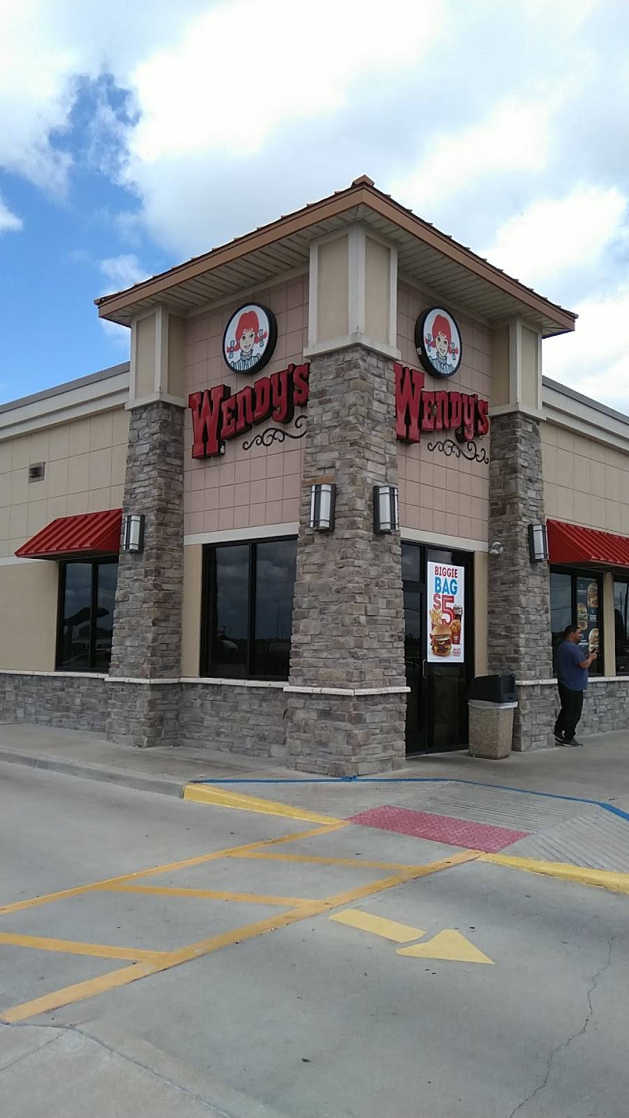 Wendys | restaurant | 900 S Eagle St, Weimar, TX 78962, USA | 9797258640 OR +1 979-725-8640