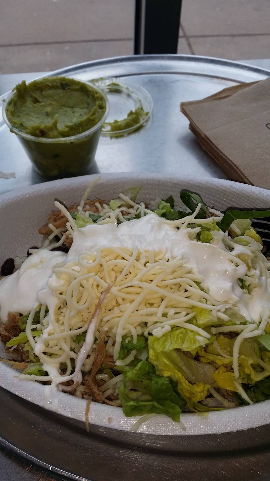 Chipotle Mexican Grill | restaurant | 3232 S 27th St, Milwaukee, WI 53215, USA | 4143891380 OR +1 414-389-1380