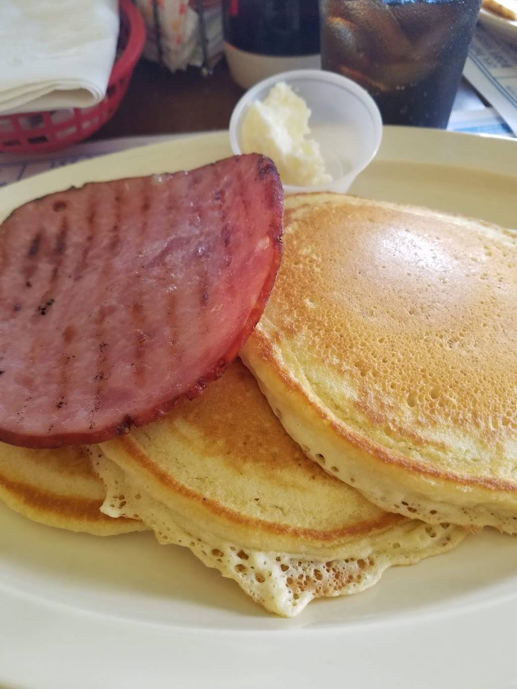 Beach Pub | restaurant | 1001 Laskin Rd, Virginia Beach, VA 23451, USA | 7574228817 OR +1 757-422-8817