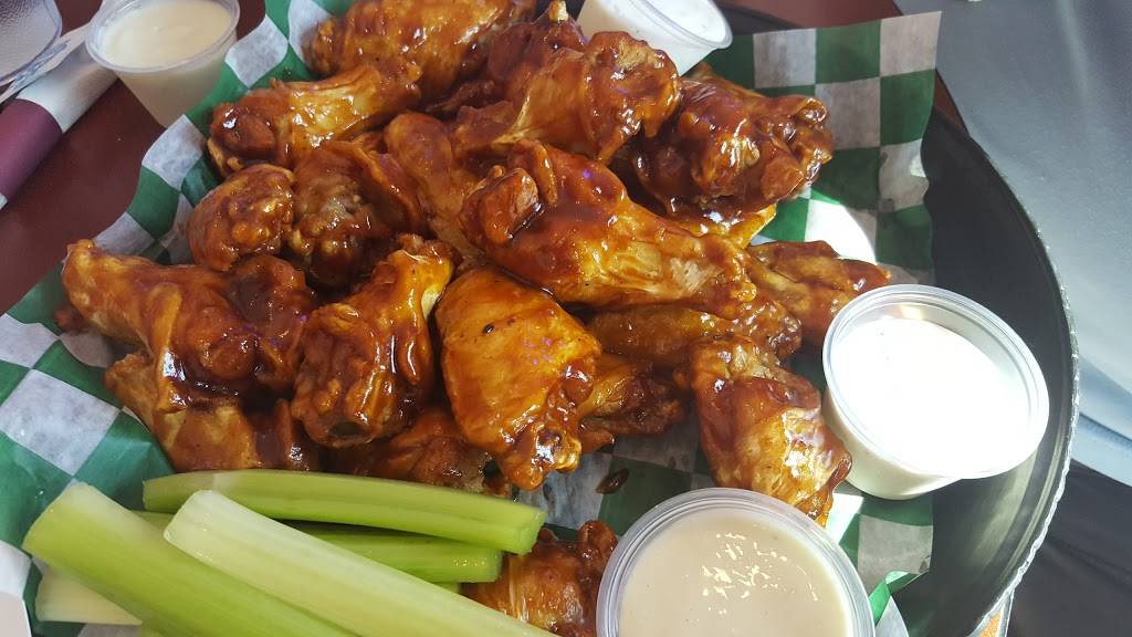 Brownies The Shed Grille & Bar | restaurant | 9900 Linn Station Rd, Louisville, KY 40223, USA | 5023269830 OR +1 502-326-9830