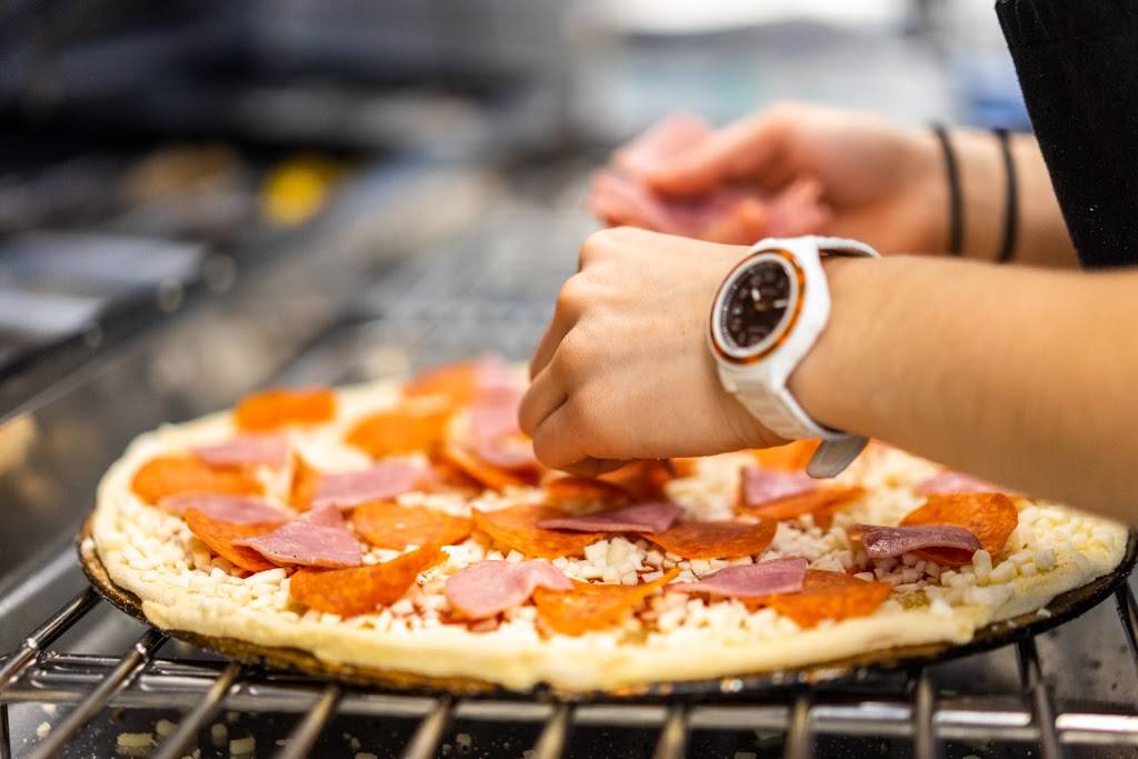 Fired Up Pizza | restaurant | 9413 Old Burke Lake Rd, Burke, VA 22015, USA | 7034251100 OR +1 703-425-1100