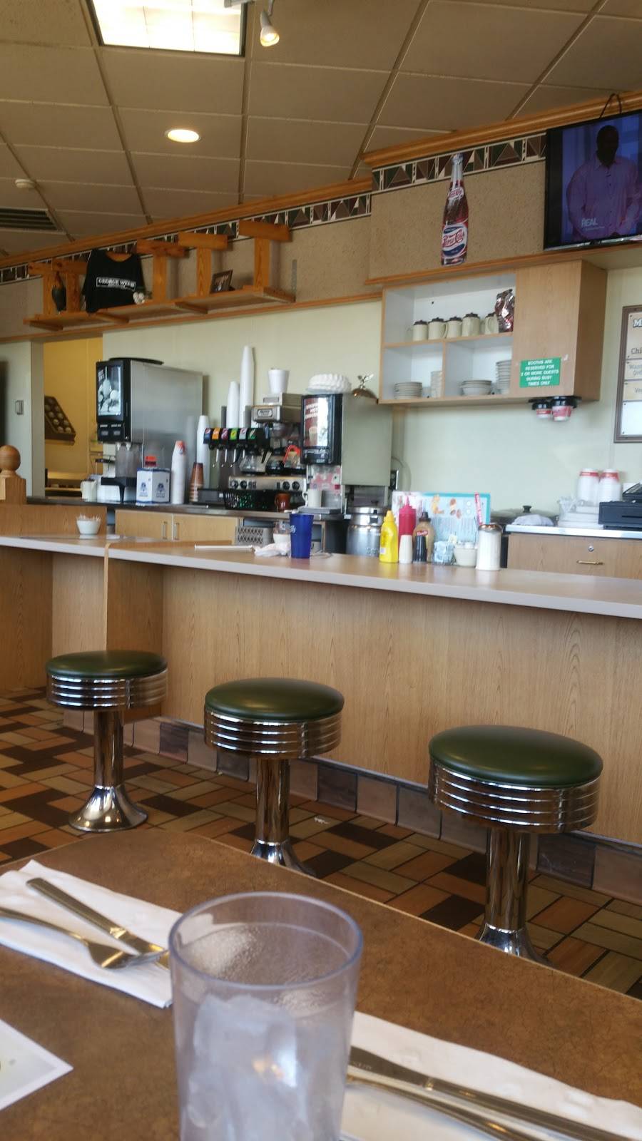 George Webb Restaurant | restaurant | 6231 S 27th St, Greenfield, WI 53221, USA | 4142828301 OR +1 414-282-8301