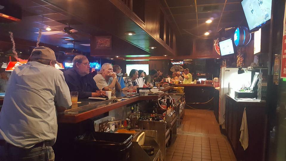 Charlies 2 Pub & Grill | restaurant | 3239 S US-1, Fort Pierce, FL 34982, USA | 7724295300 OR +1 772-429-5300