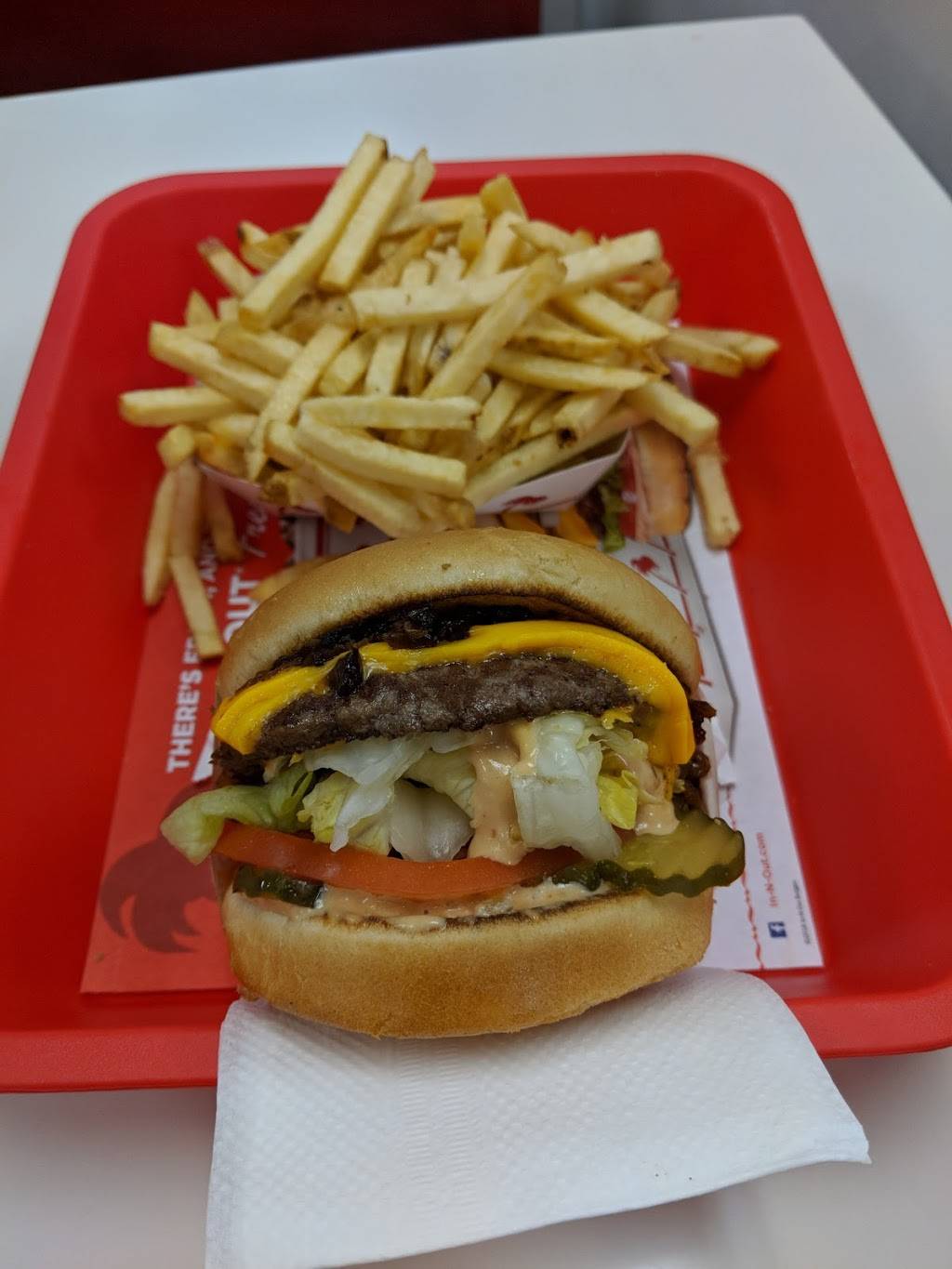 In-N-Out Burger | restaurant | 7050 W Ray Rd, Chandler, AZ 85226, USA | 8007861000 OR +1 800-786-1000