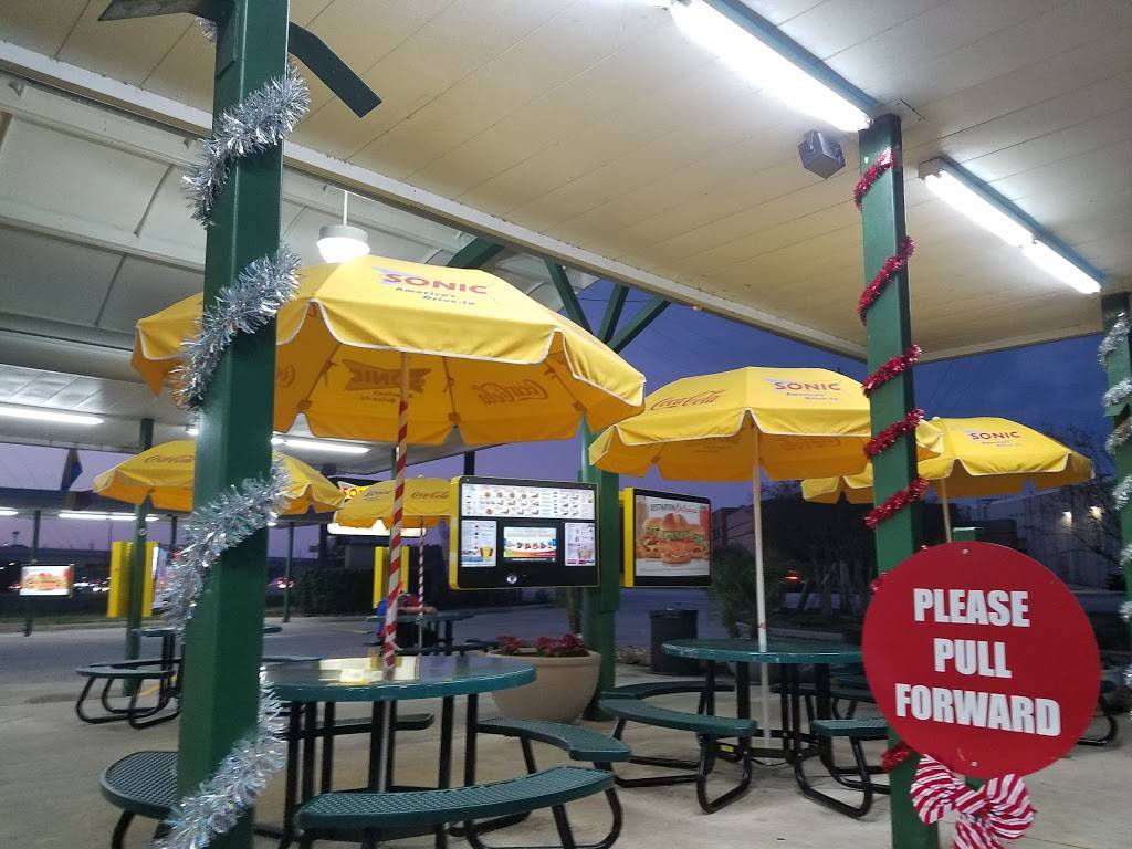 Sonic Drive-In | restaurant | 19764 Interstate 45 N, Spring, TX 77373, USA | 2813555405 OR +1 281-355-5405
