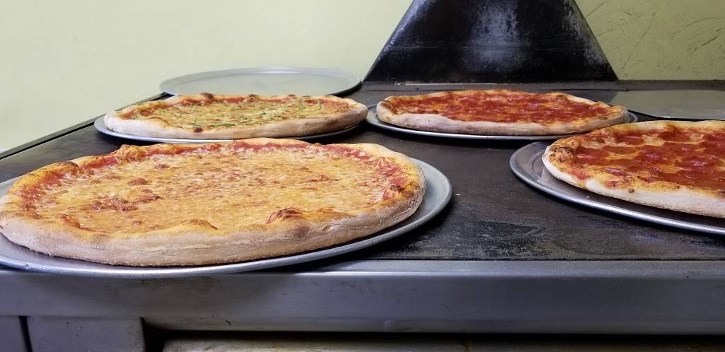 Amicis | meal takeaway | 451 High St, Medford, MA 02155, USA | 7813955444 OR +1 781-395-5444