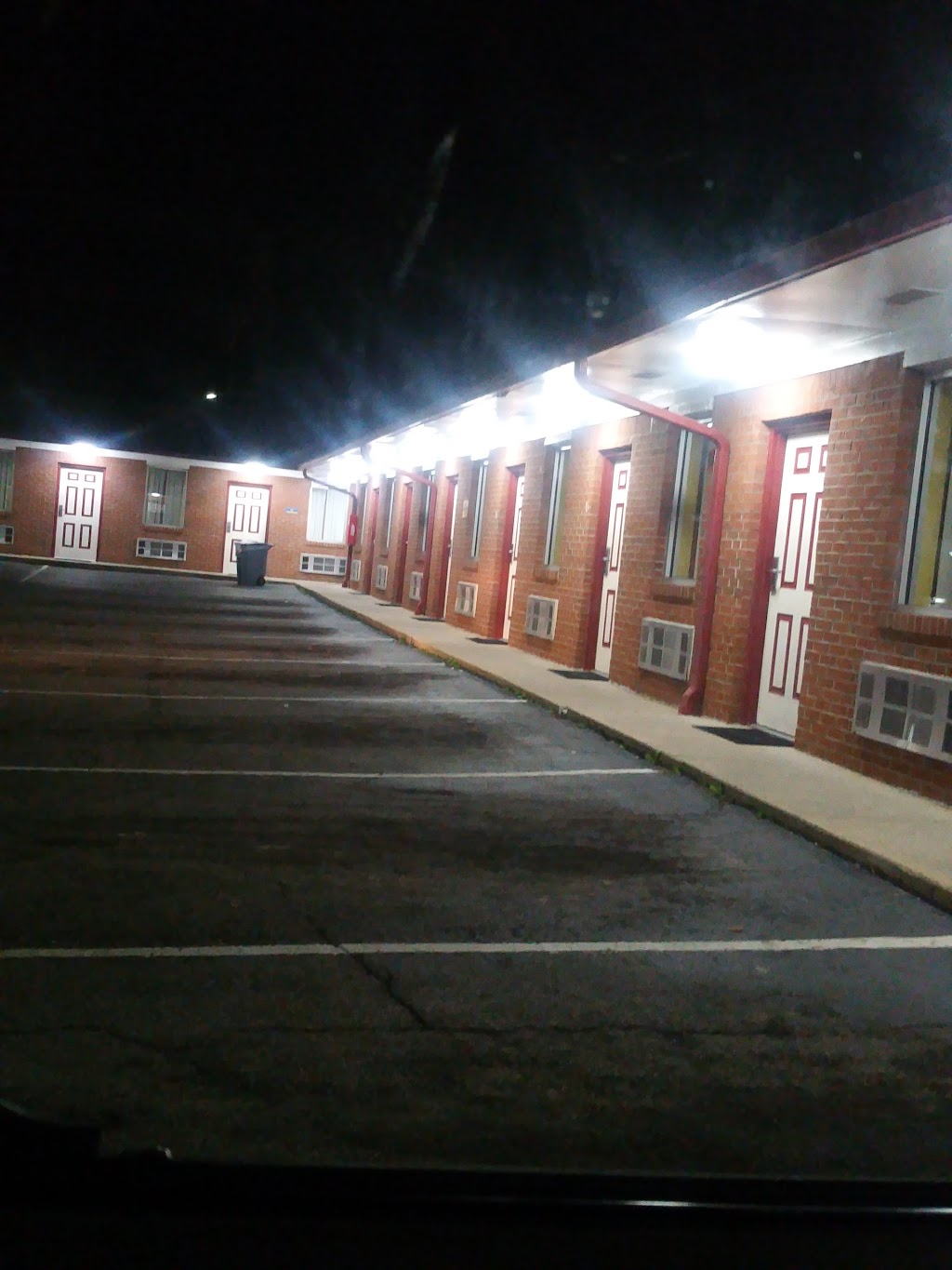 Sky Inn Hotel | restaurant | 6000 1st Ave N, Birmingham, AL 35212, USA | 2058214064 OR +1 205-821-4064