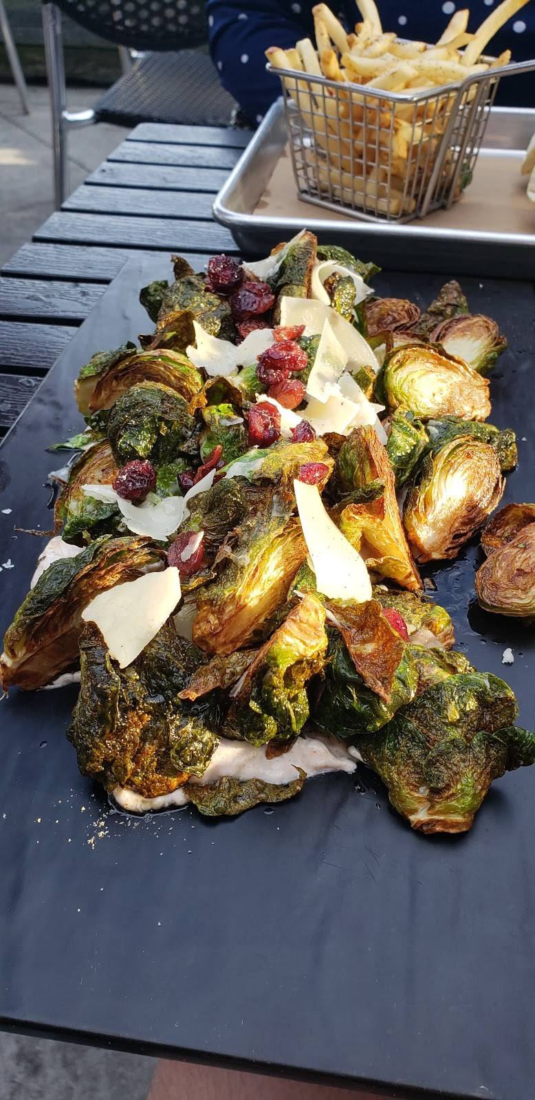 Market Place Kitchen and Bar | restaurant | 33 Mill Plain Rd, Danbury, CT 06811, USA | 2036165836 OR +1 203-616-5836