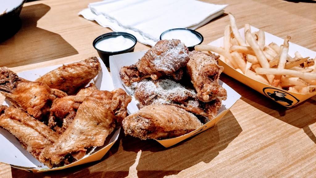Buffalo Wild Wings | restaurant | 361 W Townline Rd, Vernon Hills, IL 60061, USA | 8476803333 OR +1 847-680-3333
