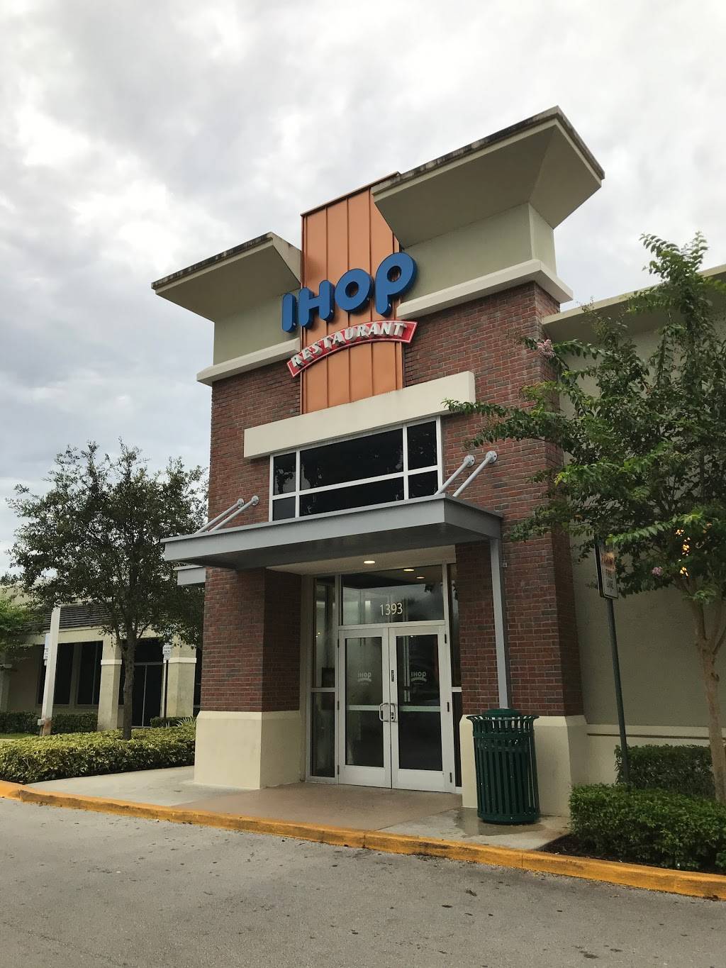 IHOP | restaurant | 1393 S University Dr, Plantation, FL 33324, USA | 8005016155 OR +1 800-501-6155