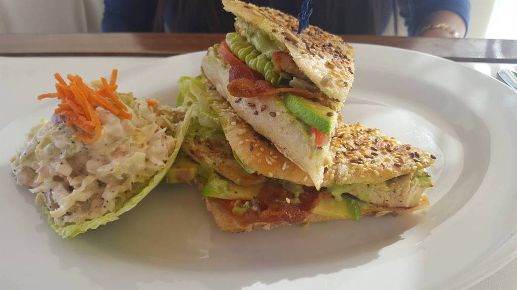 Oliver Cafe | Lounge | cafe | 9601 Wilshire Blvd, Beverly Hills, CA 90212, USA | 3108888160 OR +1 310-888-8160