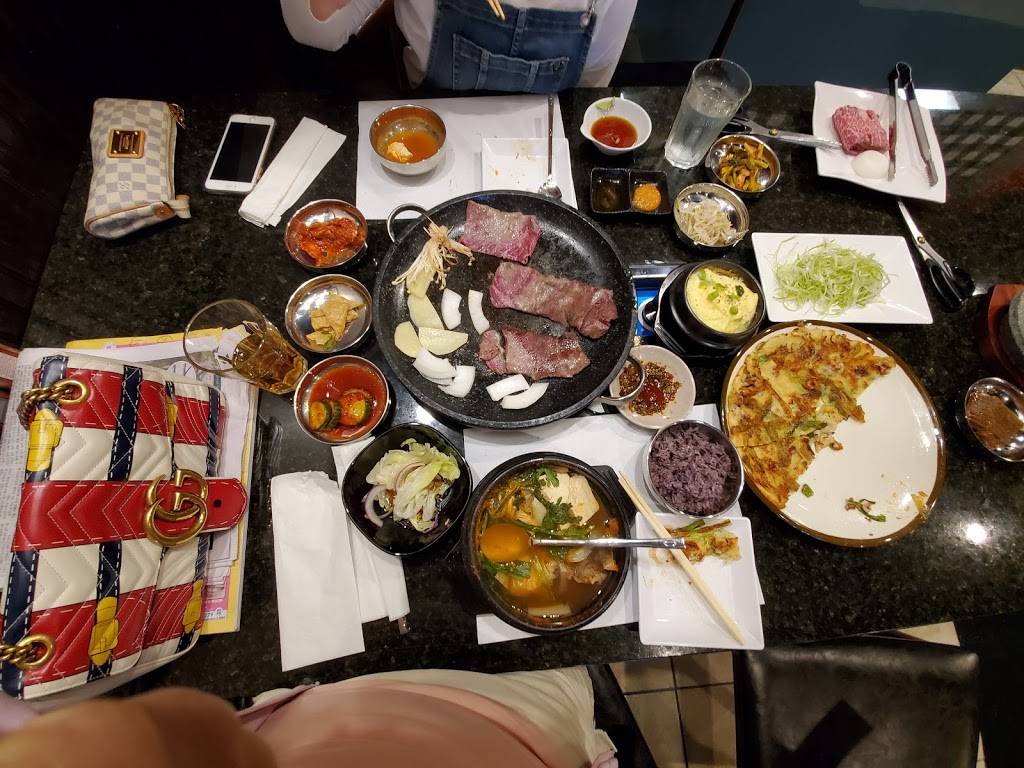 Hwang Soh Korean Grill 황소 돌판구이 (갈비, 곱창구이, 차돌, 꽃등심) | restaurant | 5819 Dempster Street, Morton Grove, IL 60053, USA | 8479834988 OR +1 847-983-4988