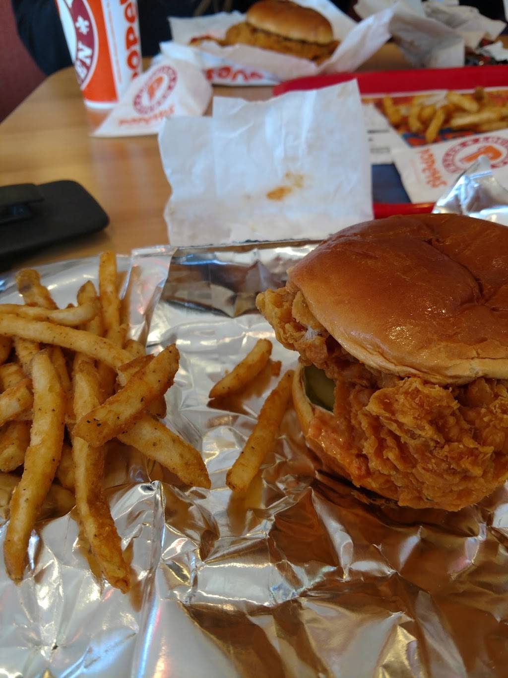 Popeyes Louisiana Kitchen | restaurant | 4810 Poplar Ave, Memphis, TN 38117, USA | 9015125379 OR +1 901-512-5379