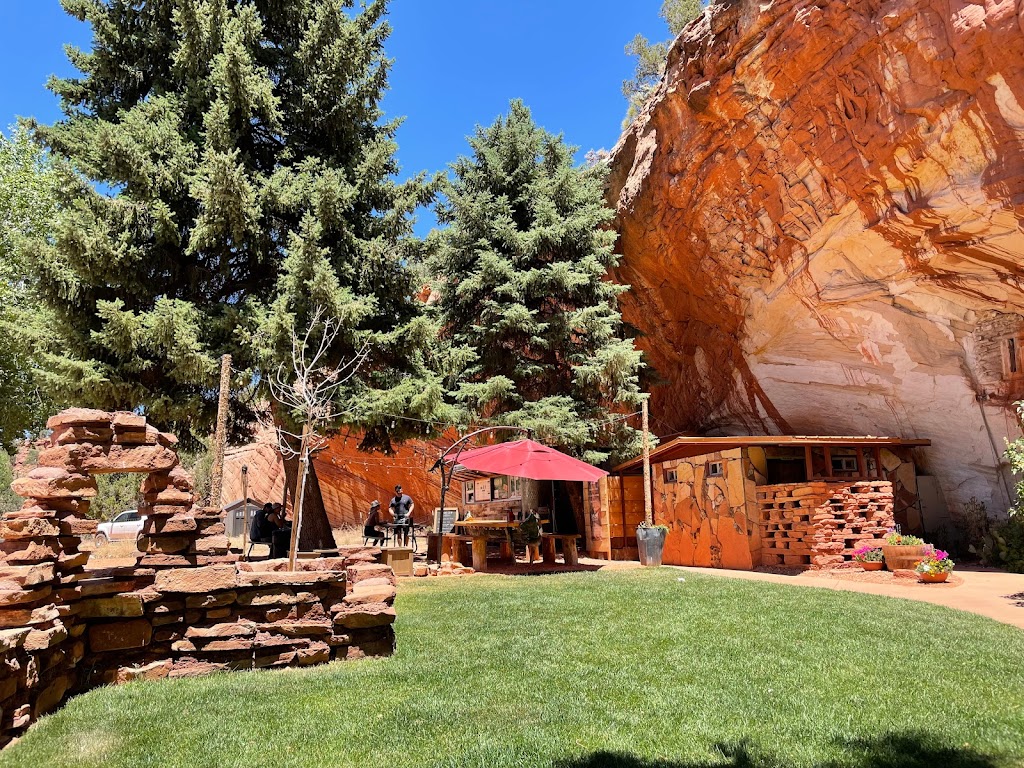The Cave Cafe | restaurant | 4581 US-89, Kanab, UT 84741, USA | 4358190556 OR +1 435-819-0556