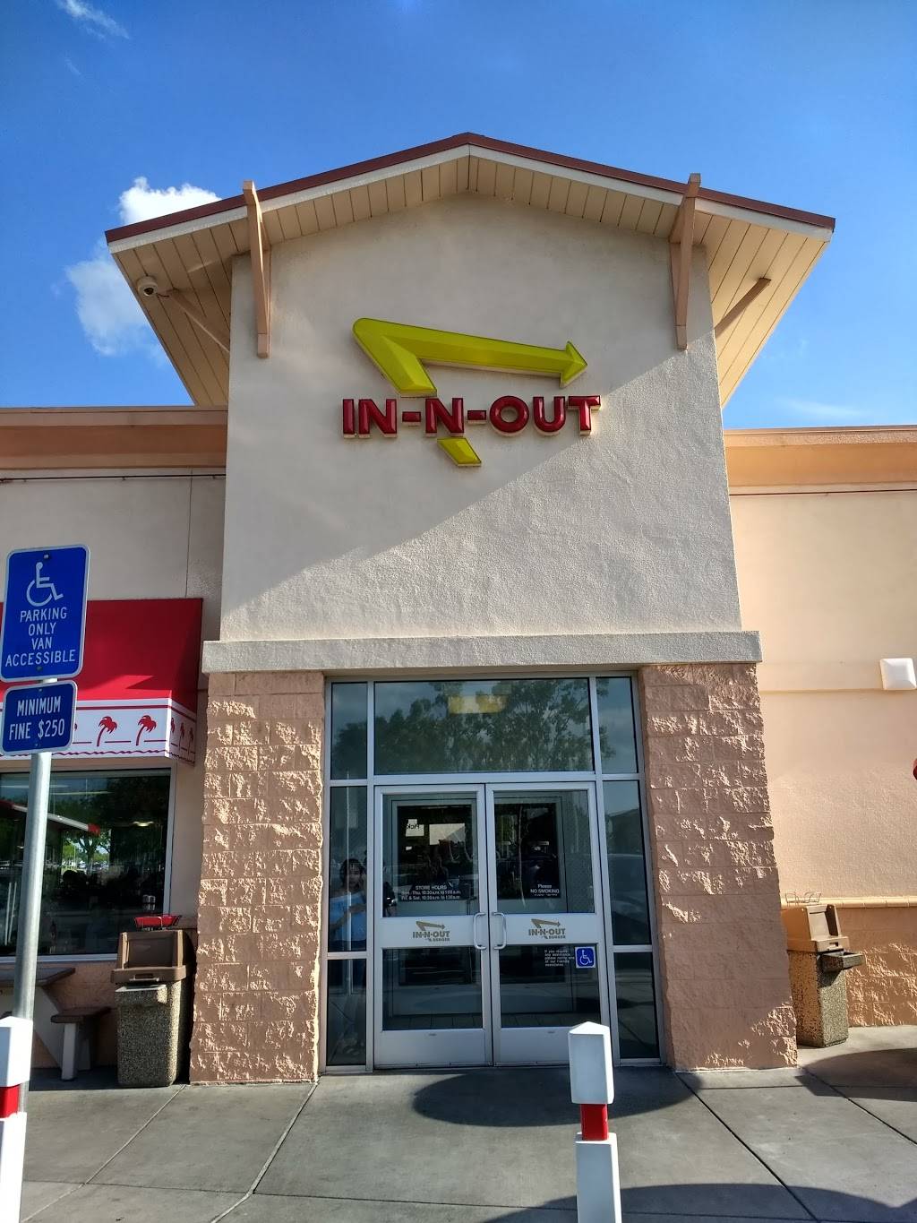 In-N-Out Burger | restaurant | 3900 Pelandale Ave, Modesto, CA 95356, USA | 8007861000 OR +1 800-786-1000