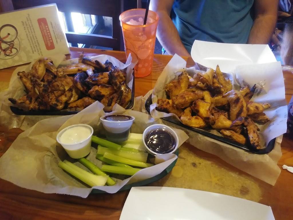 Hole In The Wall Tavern | restaurant | 9821 SW 184th St, Palmetto Bay, FL 33157, USA | 3052333225 OR +1 305-233-3225