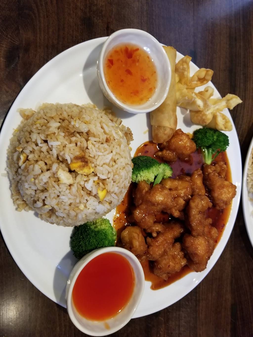 Sakura Japanese Steakhouse | restaurant | 3540 Rivertown Point Ct SW, Grandville, MI 49418, USA | 6166475581 OR +1 616-647-5581