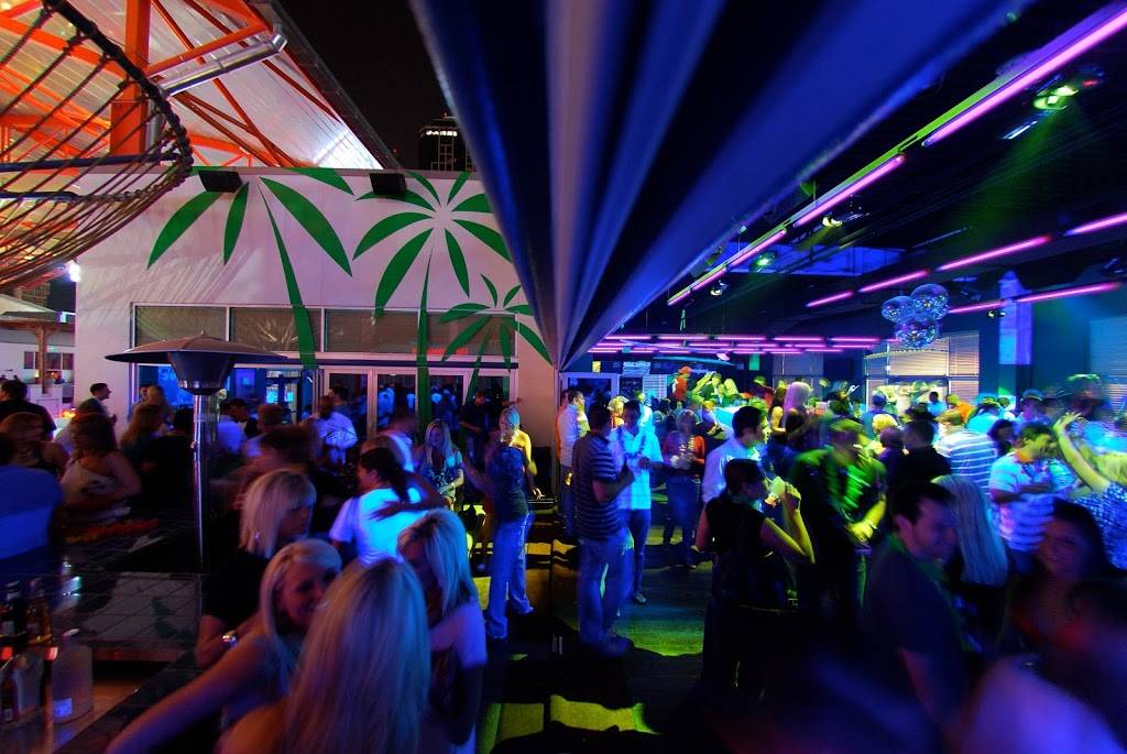 Shark Bar | restaurant | 1340 Grand Blvd, Kansas City, MO 64106, USA | 8164428140 OR +1 816-442-8140