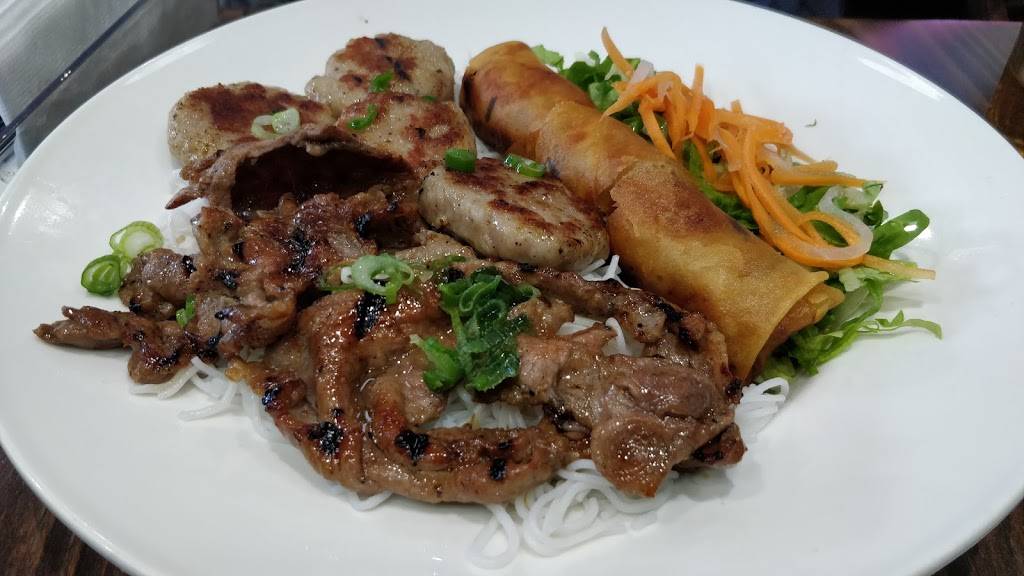 PHO XL | restaurant | 6990 Financial Drive #1G2, Mississauga, ON L5N 8J4, Canada | 9058138338 OR +1 905-813-8338