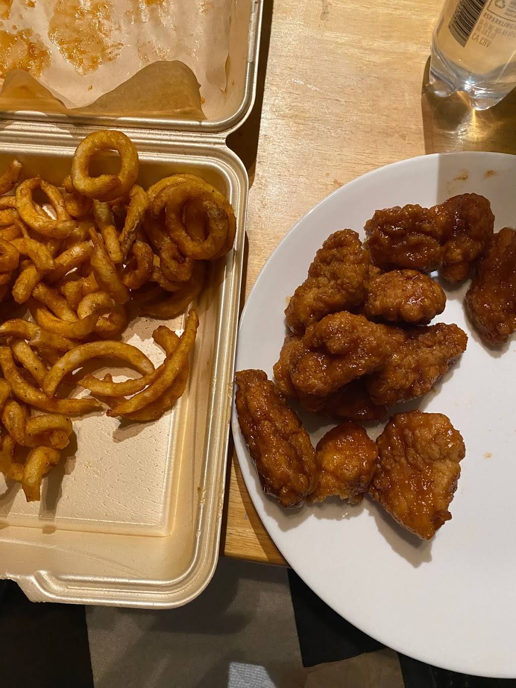 Its Just Wings | restaurant | 755 NW Broad St, Murfreesboro, TN 37129, USA | 4694721357 OR +1 469-472-1357