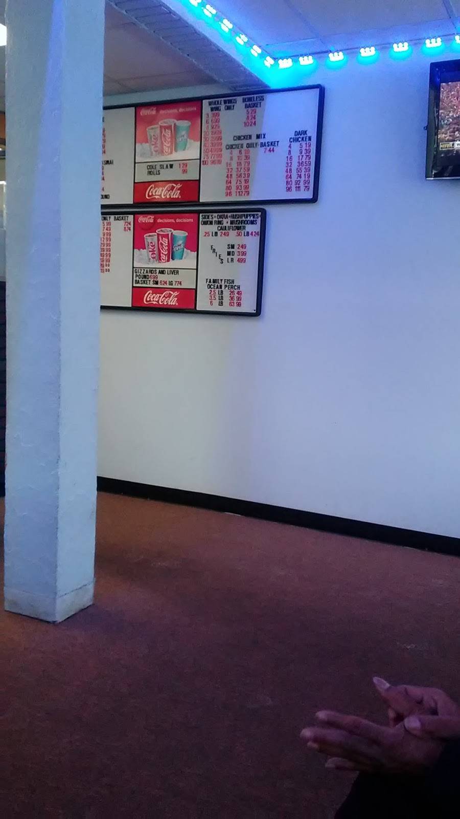Great White Fish Chicken | restaurant | 4200 Kalamazoo Ave SE, Grand Rapids, MI 49508, USA | 6164522565 OR +1 616-452-2565