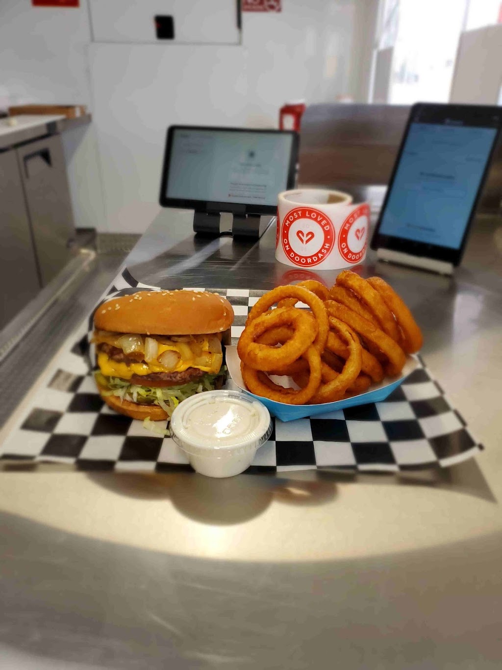 Banderas Burger Grill | restaurant | 2130 Virginia Ave, Bakersfield, CA 93307, USA | 6613778427 OR +1 661-377-8427