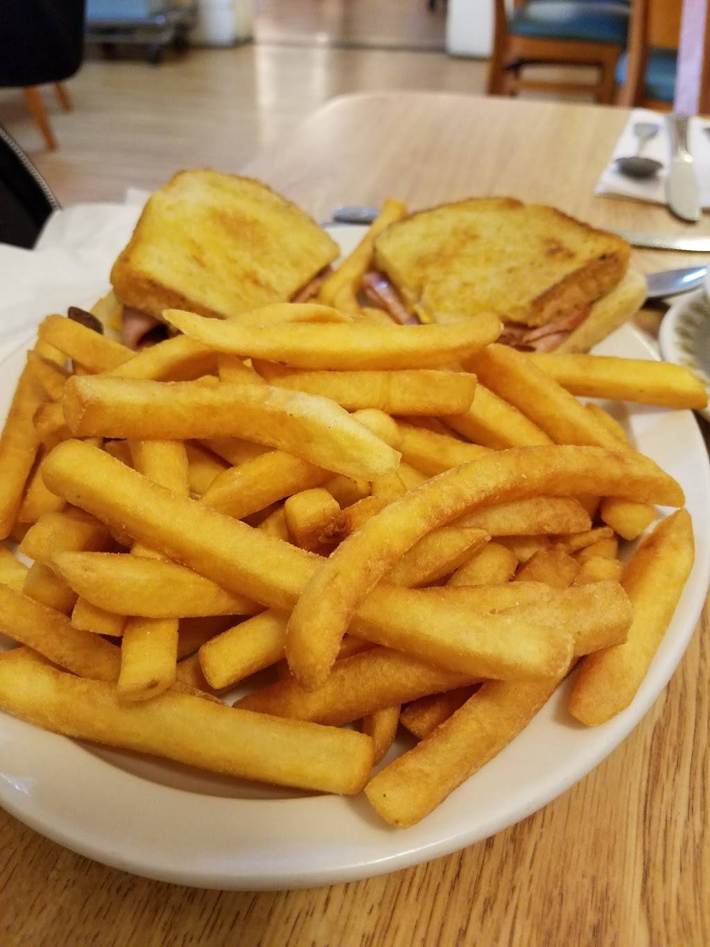 Robertas Village Inn | restaurant | 2326 D St, La Verne, CA 91750, USA | 9095961513 OR +1 909-596-1513