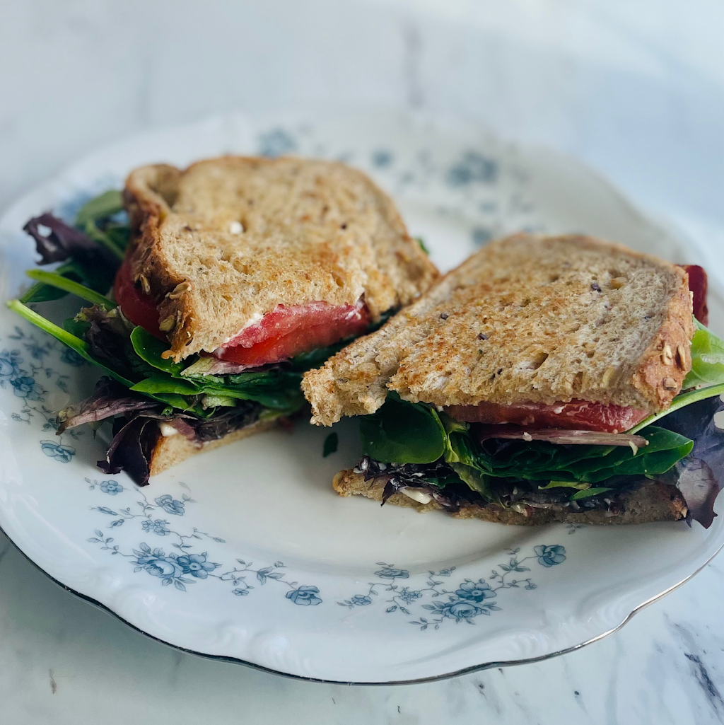 Munchkinz Bakery | restaurant | 112 W 1st St, Ellsworth, KS 67439, USA | 7854729406 OR +1 785-472-9406