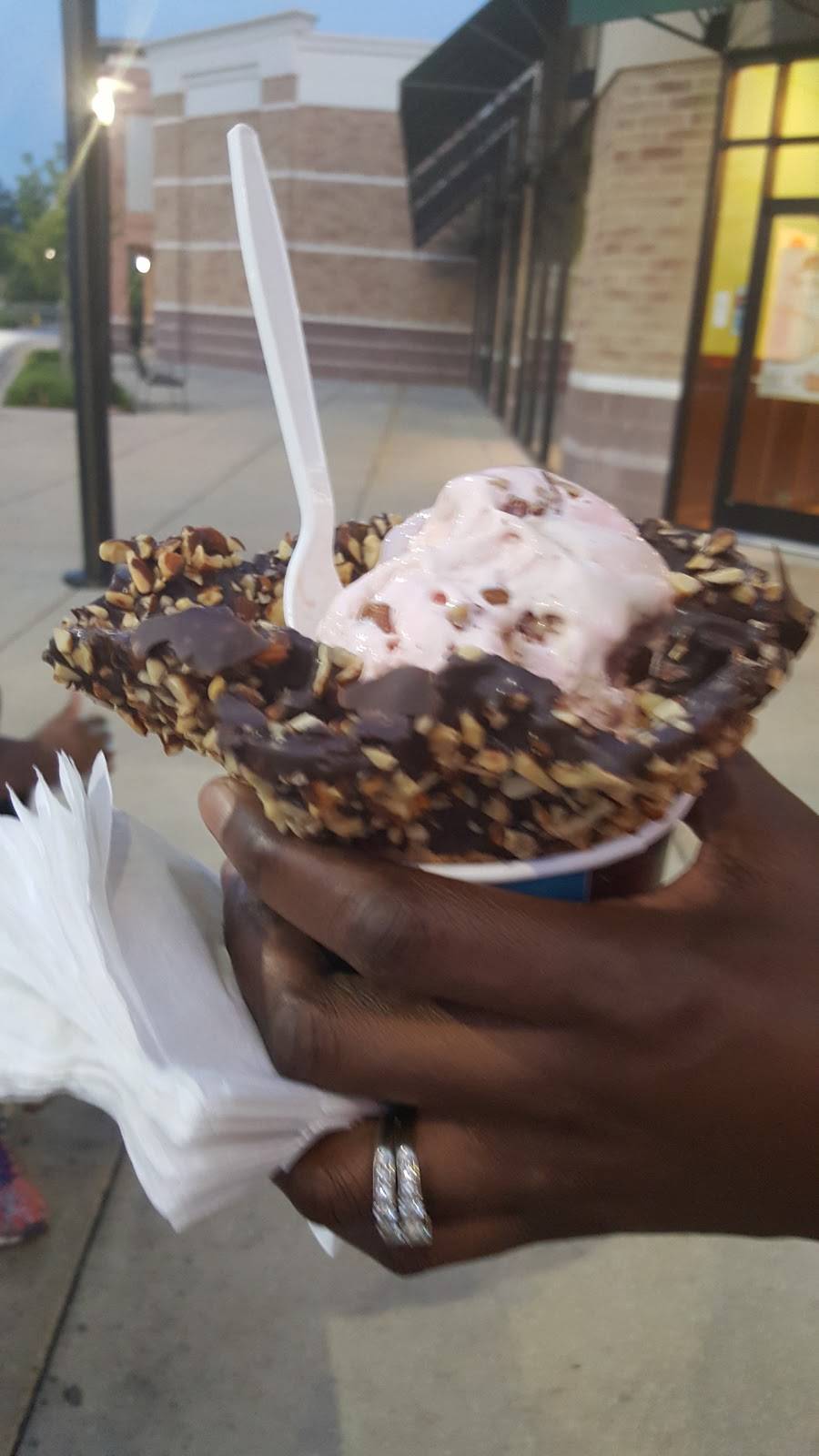 Cold Stone Creamery | bakery | 3063 Waldorf Market Pl, Waldorf, MD 20603, USA | 3018853400 OR +1 301-885-3400