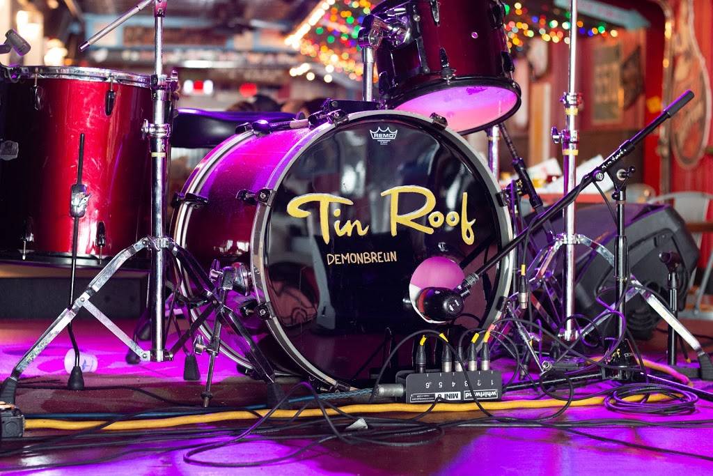 Tin Roof | restaurant | 1516 Demonbreun St, Nashville, TN 37203, USA | 6153137103 OR +1 615-313-7103