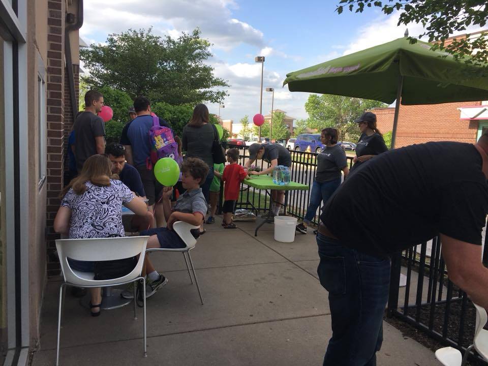 Menchies Frozen Yogurt | bakery | 1802 NW Chipman Rd, Lees Summit, MO 64081, USA | 8163471909 OR +1 816-347-1909