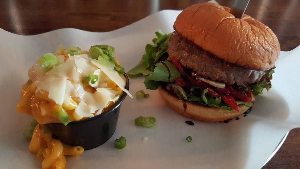 THE BARONESS bar + kitchen | restaurant | 4126 Crescent St, Long Island City, NY 11101, USA | 7187845065 OR +1 718-784-5065