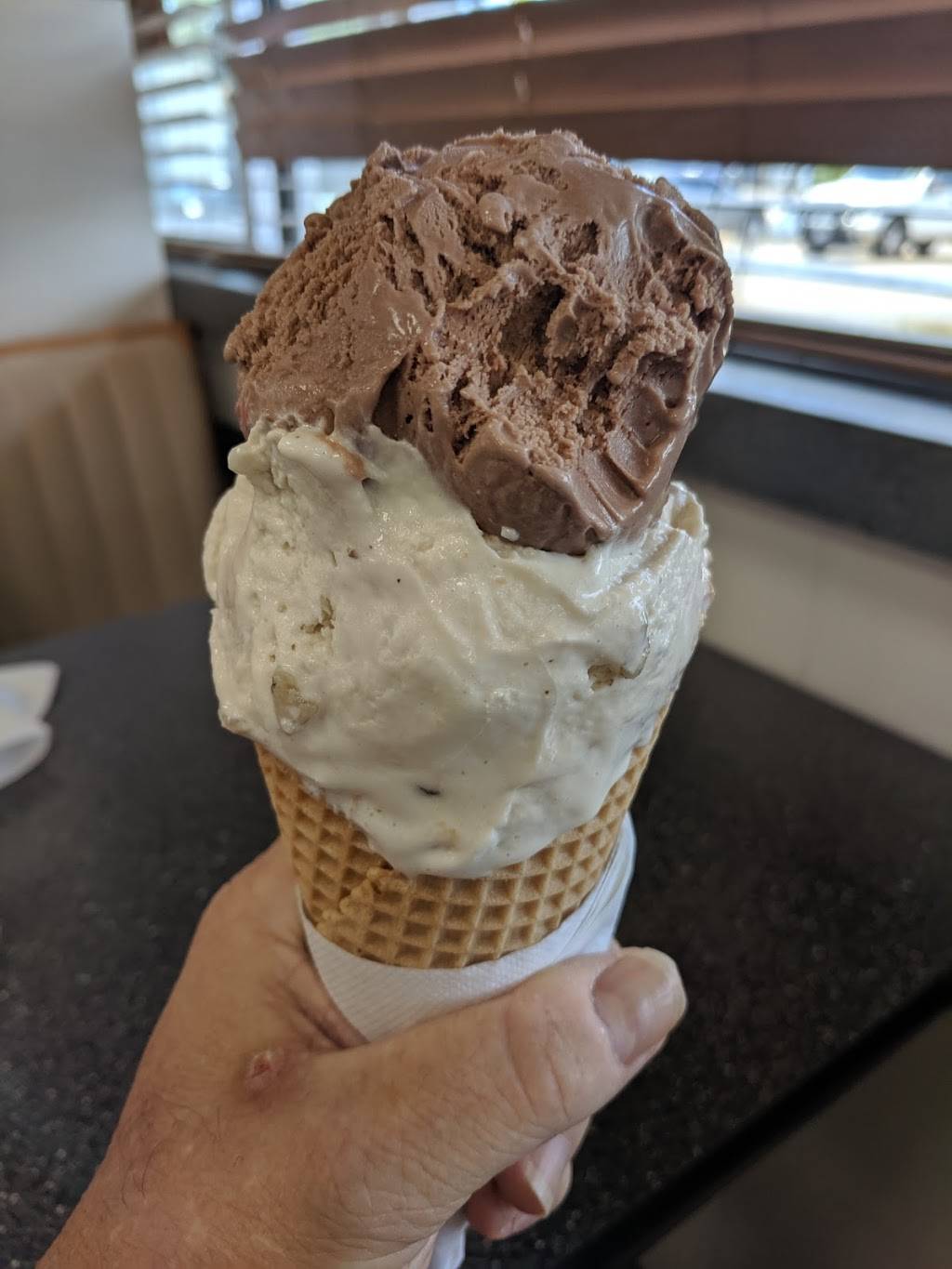 Braums Ice Cream & Burger Restaurant | restaurant | 7101 S Broadway Ave, Tyler, TX 75703, USA | 9035343973 OR +1 903-534-3973