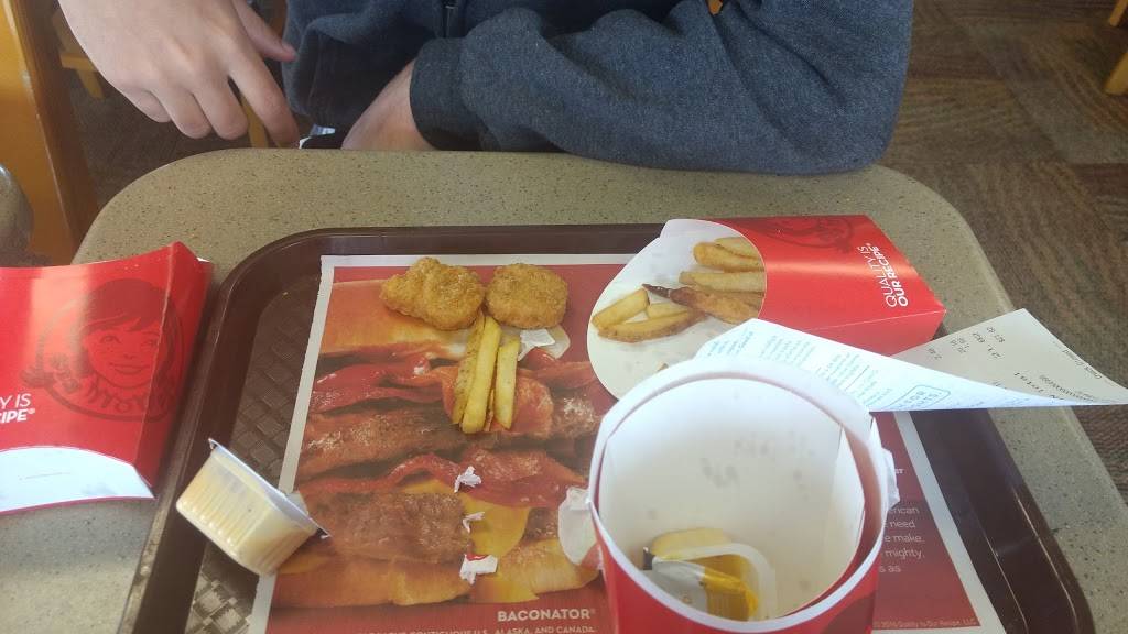 Wendys | restaurant | 2815 Woodlawn Rd, Lincoln, IL 62656, USA | 2177351011 OR +1 217-735-1011