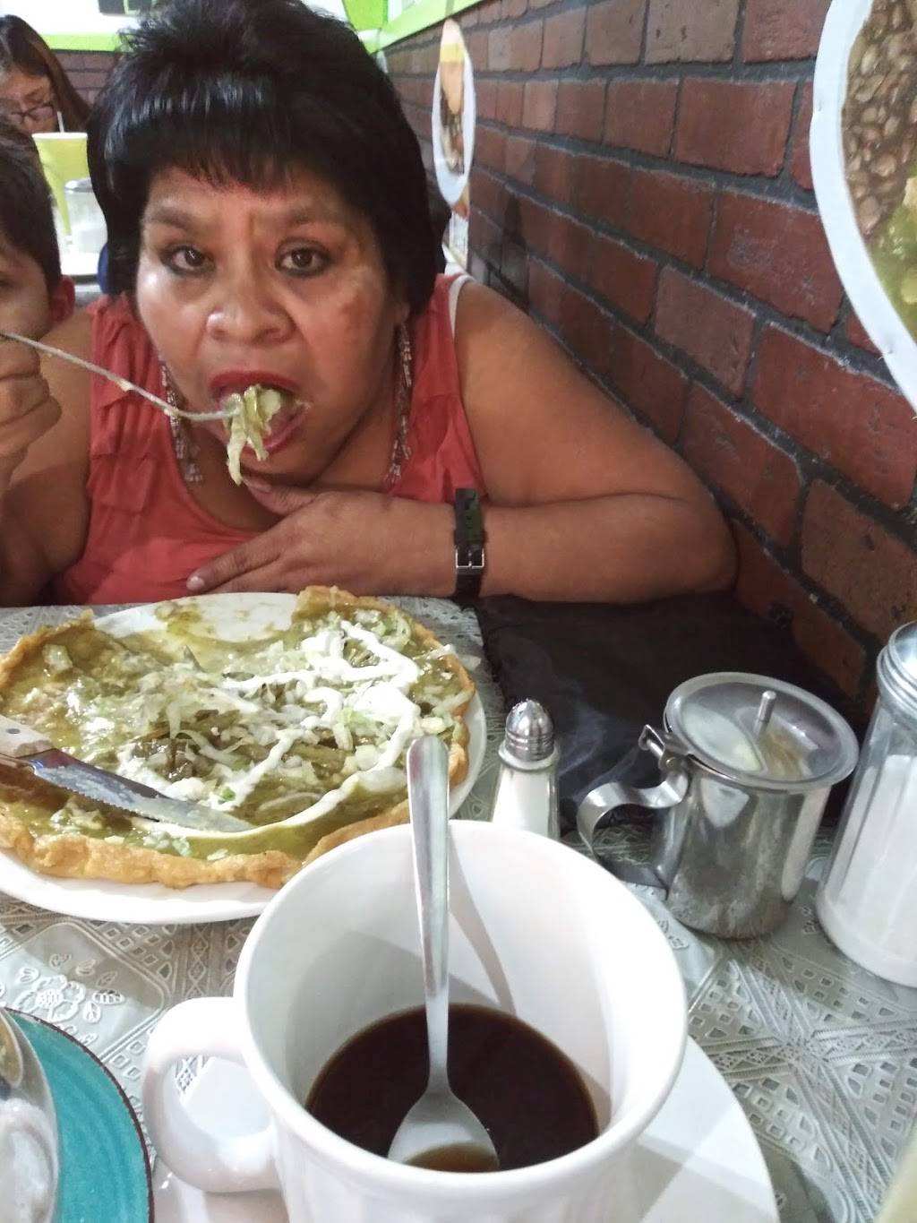 D Chile | restaurant | 3443 W 26th St, Chicago, IL 60623, USA | 7735223443 OR +1 773-522-3443