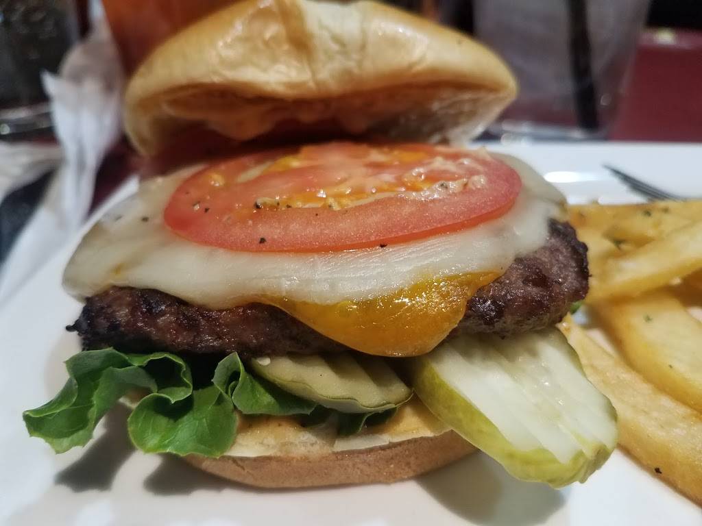 Red Robin Gourmet Burgers and Brews | restaurant | 18650 Ford Rd, Detroit, MI 48228, USA | 3139968910 OR +1 313-996-8910