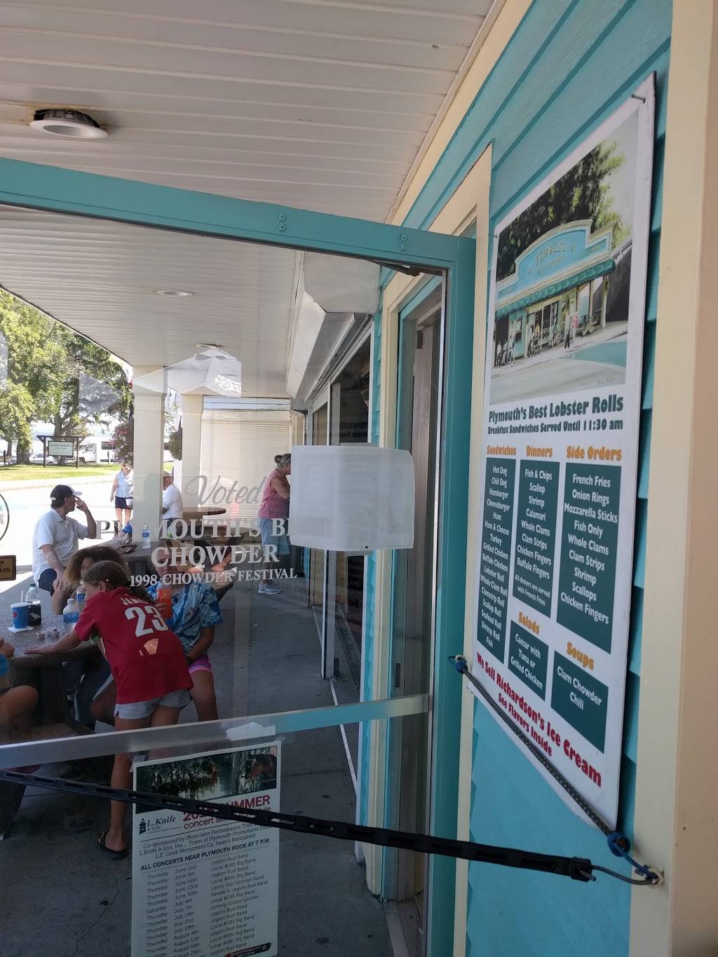 Pebbles | restaurant | 76 Water St, Plymouth, MA 02360, USA | 5087472978 OR +1 508-747-2978