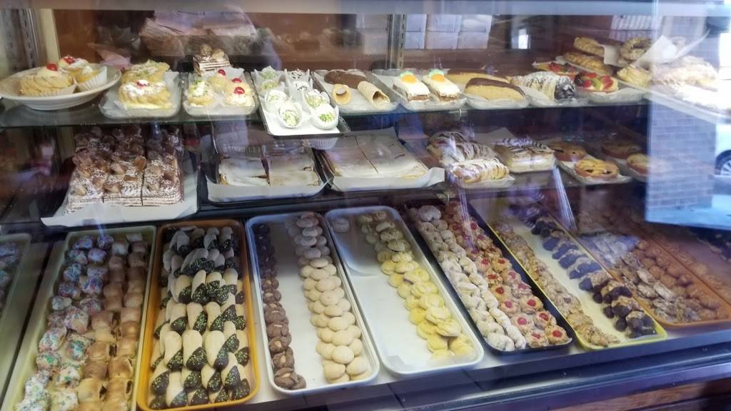 Marias Bakery | bakery | 410 Sheridan Rd, Highwood, IL 60040, USA | 8472660811 OR +1 847-266-0811